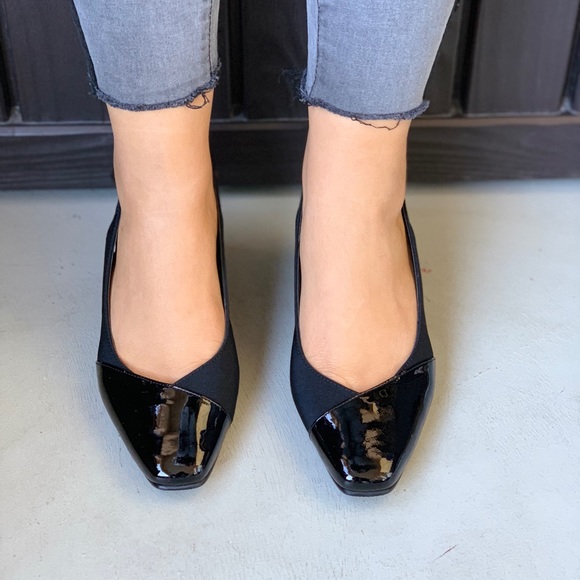 Black Kitten Heel Closed Toe Slingback Pump - Picture 4 of 7